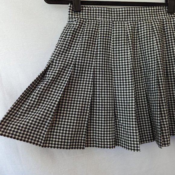 VINTAGE Tretorn Women's Plaid Mini Skirt, 8 - Picture 3 of 11